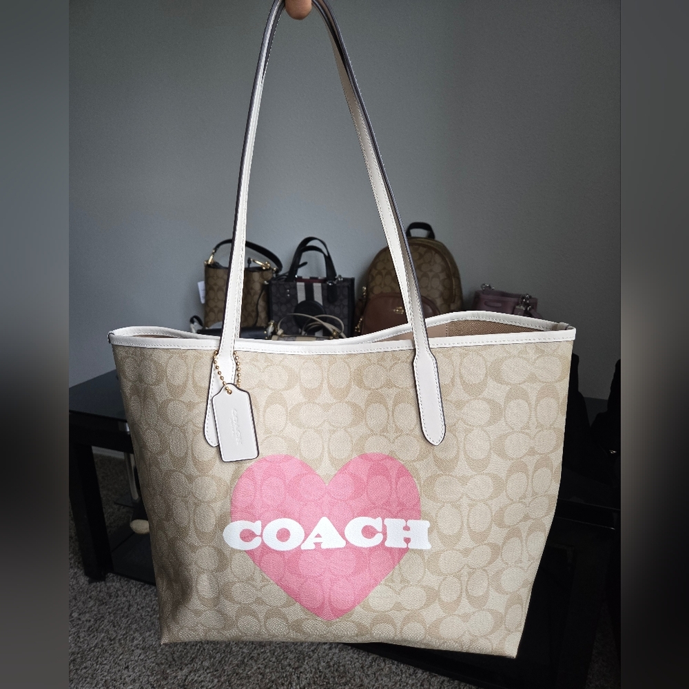Coach Tote Beige with heart New Authentic
